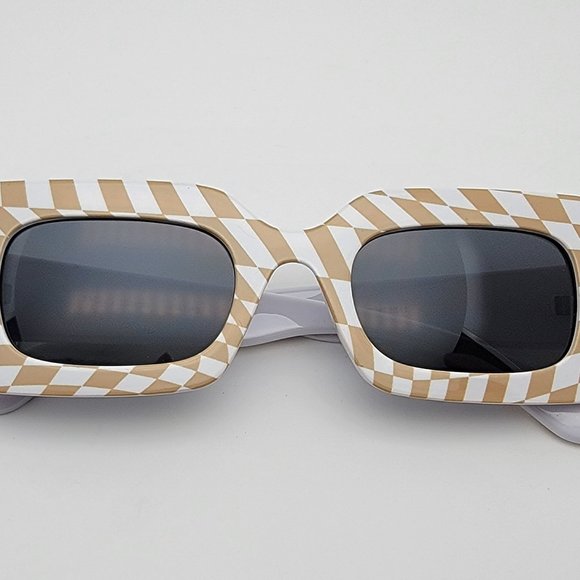 *SOLD* Forever 21 00458341 Brown Checkered Frame Grey Lens Bad Bunny Sunglasses - Picture 10 of 12